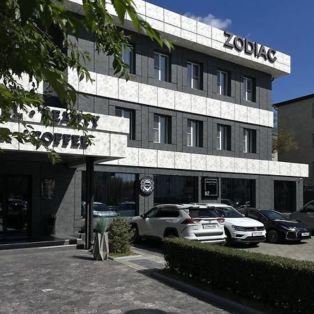 Zodiac Hotel Atiraw Buitenkant foto