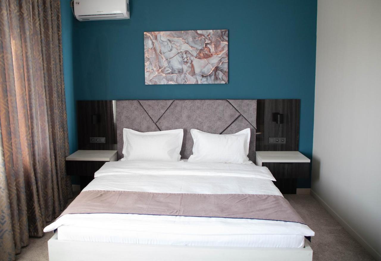 Zodiac Hotel Atiraw Buitenkant foto