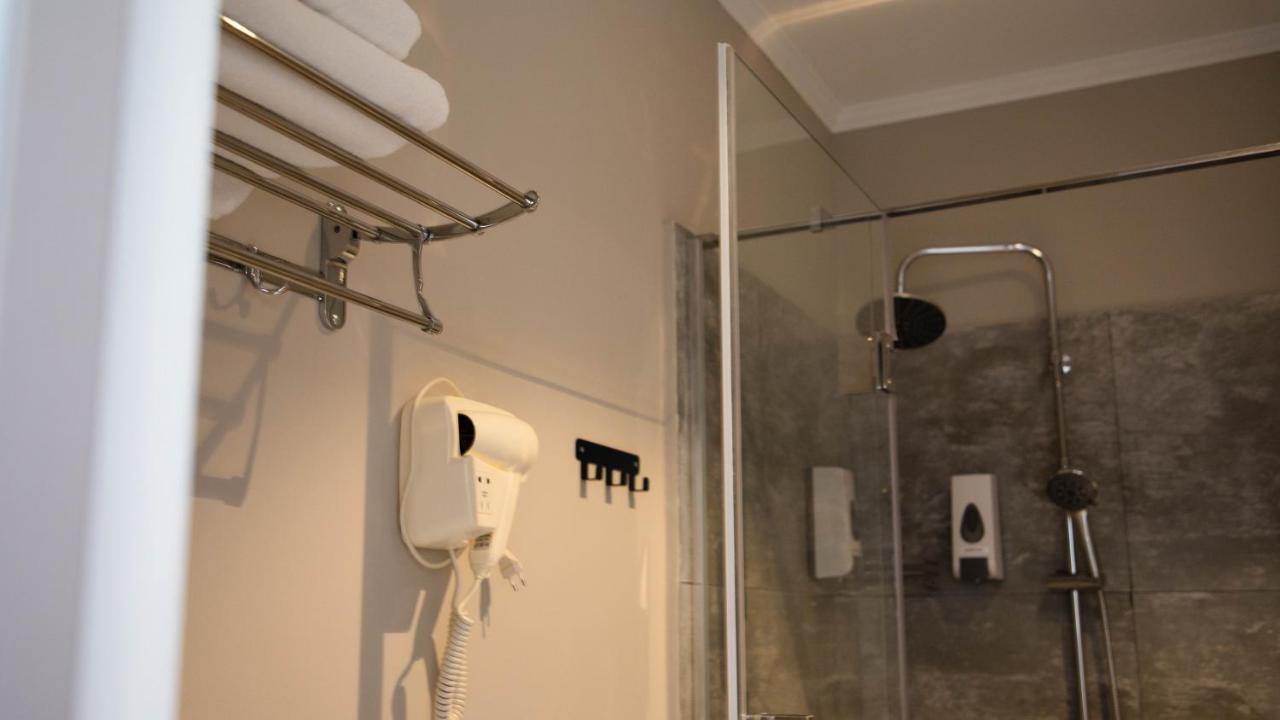 Zodiac Hotel Atiraw Buitenkant foto